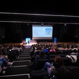 Conférence sur la surexposition des écrans