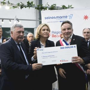 Remise de chèque pour un contrat rural