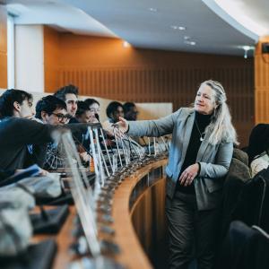 https://seine-et-marne.fr/sites/default/files/styles/300x300/public/media/images/departement_seine-et-marne_daisy_luczak_accueil_nouveaux_agents_marque_employeur.jpeg?itok=EKbP_wvl