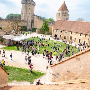 Cour du château de Blandy-les-Tours