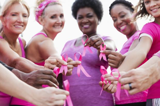 Des femmes rassemblées pour Octobre Rose