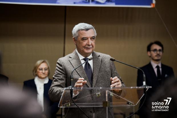 Jean-François Parigi prononce un discours