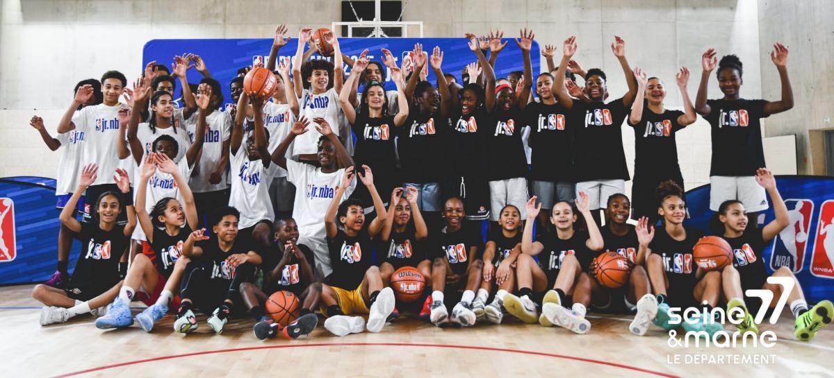 Equipe de jeunes basketteurs