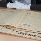 lecture du journal Le Paysan aux archives départementales