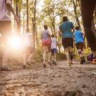 Un groupe de sportifs en train de courir