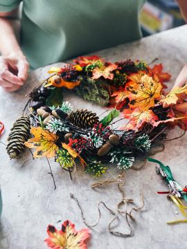 Atelier de création de couronnes de fleurs d'automne