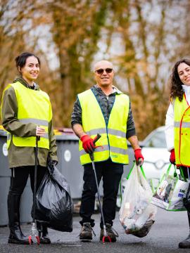 Ramassage des déchets en forêt