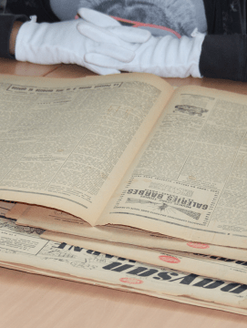 lecture du journal Le Paysan aux archives départementales