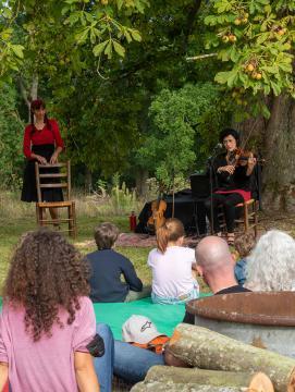 Spectacle avec des comédiens et des enfants