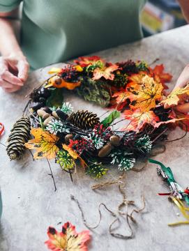Atelier de création de couronnes de fleurs d'automne