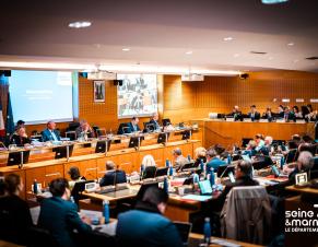 Les élus du Conseil départemental de Seine-et-Marne réunis en séance