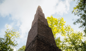 Tour de briques à la butte de Montassis