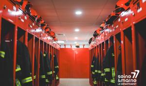 Vestiaires d'un caserne des pompiers 