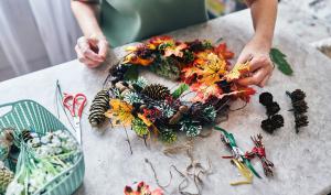 Atelier de création de couronnes de fleurs d'automne