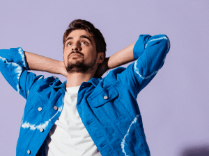 Le chanteur Checler