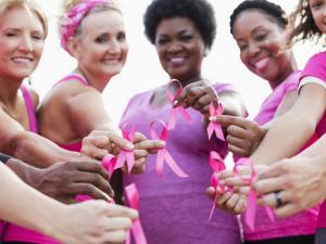 Des femmes rassemblées pour Octobre Rose