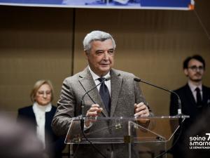 Jean-François Parigi prononce un discours