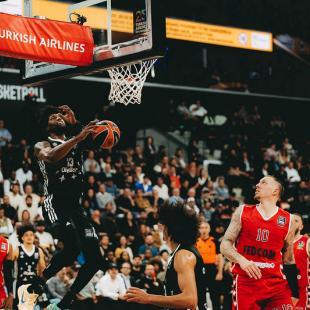 Basketteurs en match