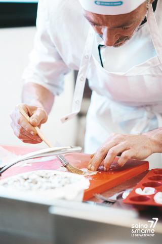 Un chef cuisine
