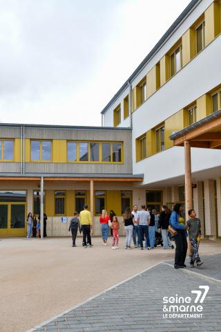 Le Collège Madeleine Brès à Saint-Fargeau-Ponthierry