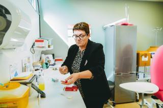 Médecin dans son cabinet médical