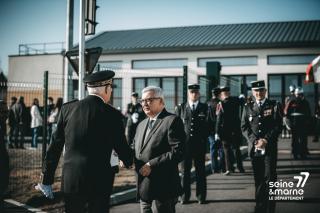 Parigi à l'inauguration d'une caserne de pompier à Donnemarie-Dontilly