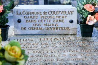 Tombe