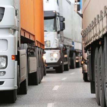 Camions dans un embouteillage