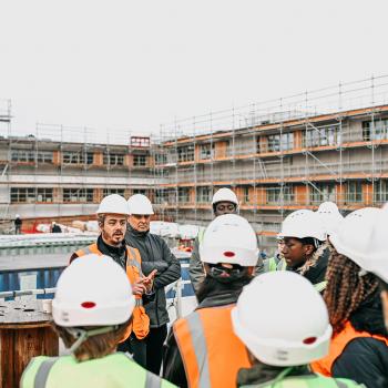 Des collégiens visitent le chantier d'un collège en Seine-et-Marne