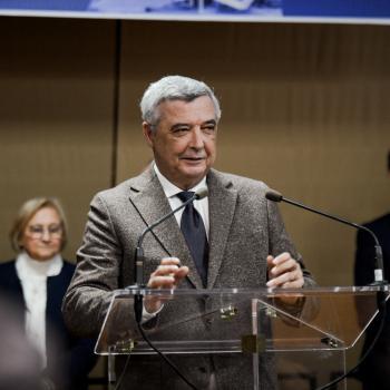 Jean-François Parigi prononce un discours