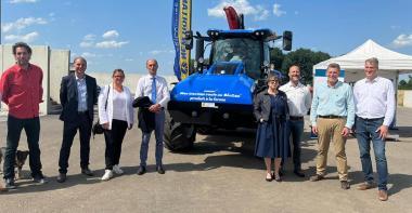 Tracteur roulant au bioGNV produit localement en Seine-et-Marne