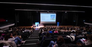 Conférence sur la surexposition des écrans