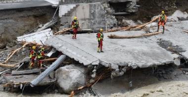 Routes démolies par la tempête Alex