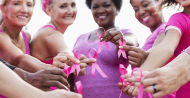 Des femmes rassemblées pour Octobre Rose