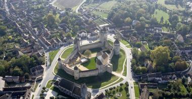 Vue aérienne du château de Blandy-les-Tours