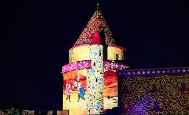 Projection lumineuse sur une tour du château de Blandy-les-Tours