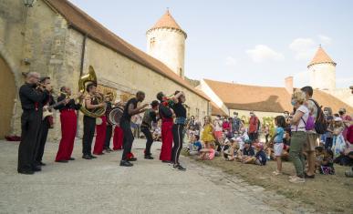 Fanfare au château de Blandy-les-Tours
