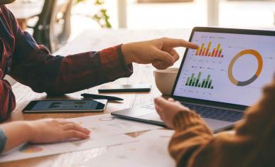 Infographie sur un écran