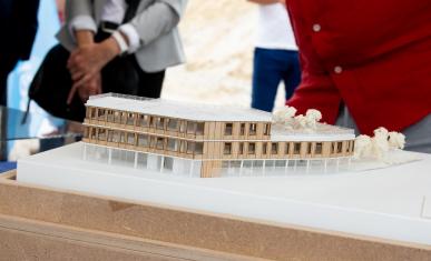 Maquette de la future Maison du canoë-kayak et sports de pagaie à Vaires-sur-Marne