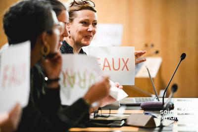 Des personnes à une conférence