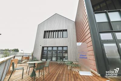 Des matériaux en bois ont été choisis pour construire le collège Jean-Jacques Barbaux de Jouy-le-Châtel