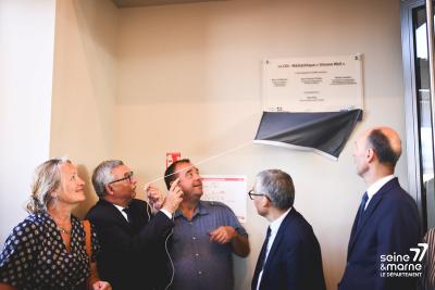 Dévoilement de la plaque du CDI-médiathèque de Villiers-Saint-Georges