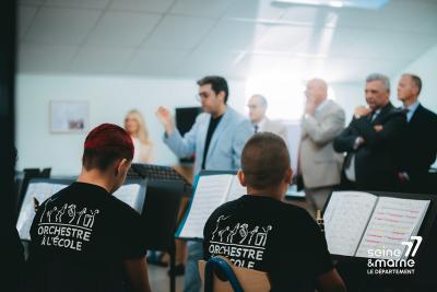Classe orchestre dans un collège