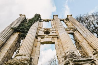 Ruines du château royal de Montceaux-les-Meaux