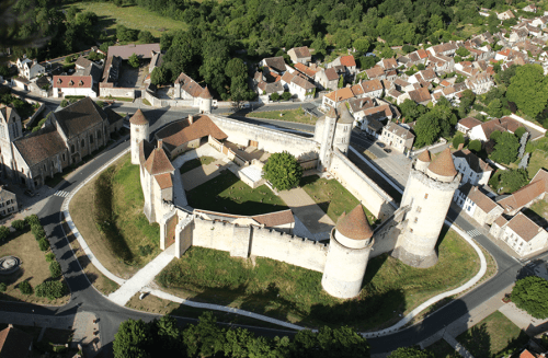 vue aérienne du château de Blandy-les-Tours