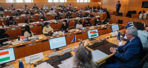 Des collégiens dans la salle des séance du Département de Seine-et-Marne