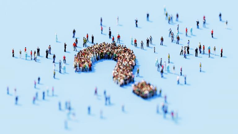 Point d'interrogation sur une foule