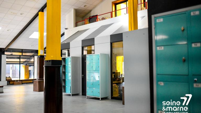 casiers dans un collège