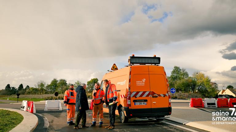 Jean-François Parigi avec les agents des routes