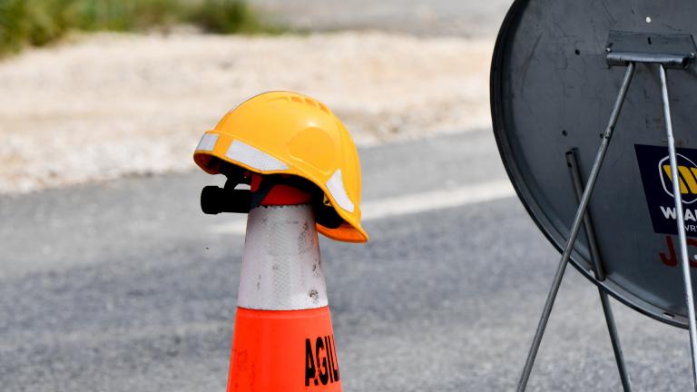 Plot de chantier avec un casque
